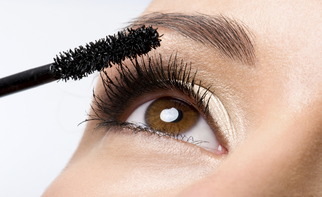 How to apply mascara properly and which cosmetic to choose?